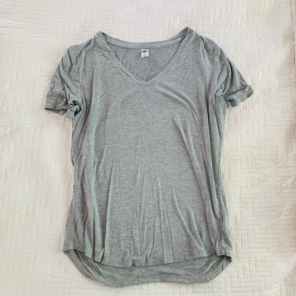 Women’s classic luxe grey v neck short sleeve tee